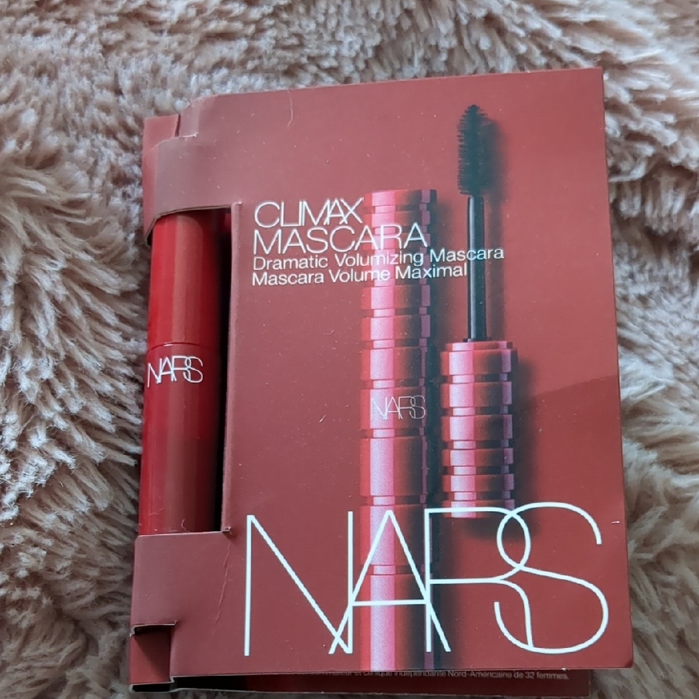 NARS Climax Mascara - Dramatic Volumizing in Red